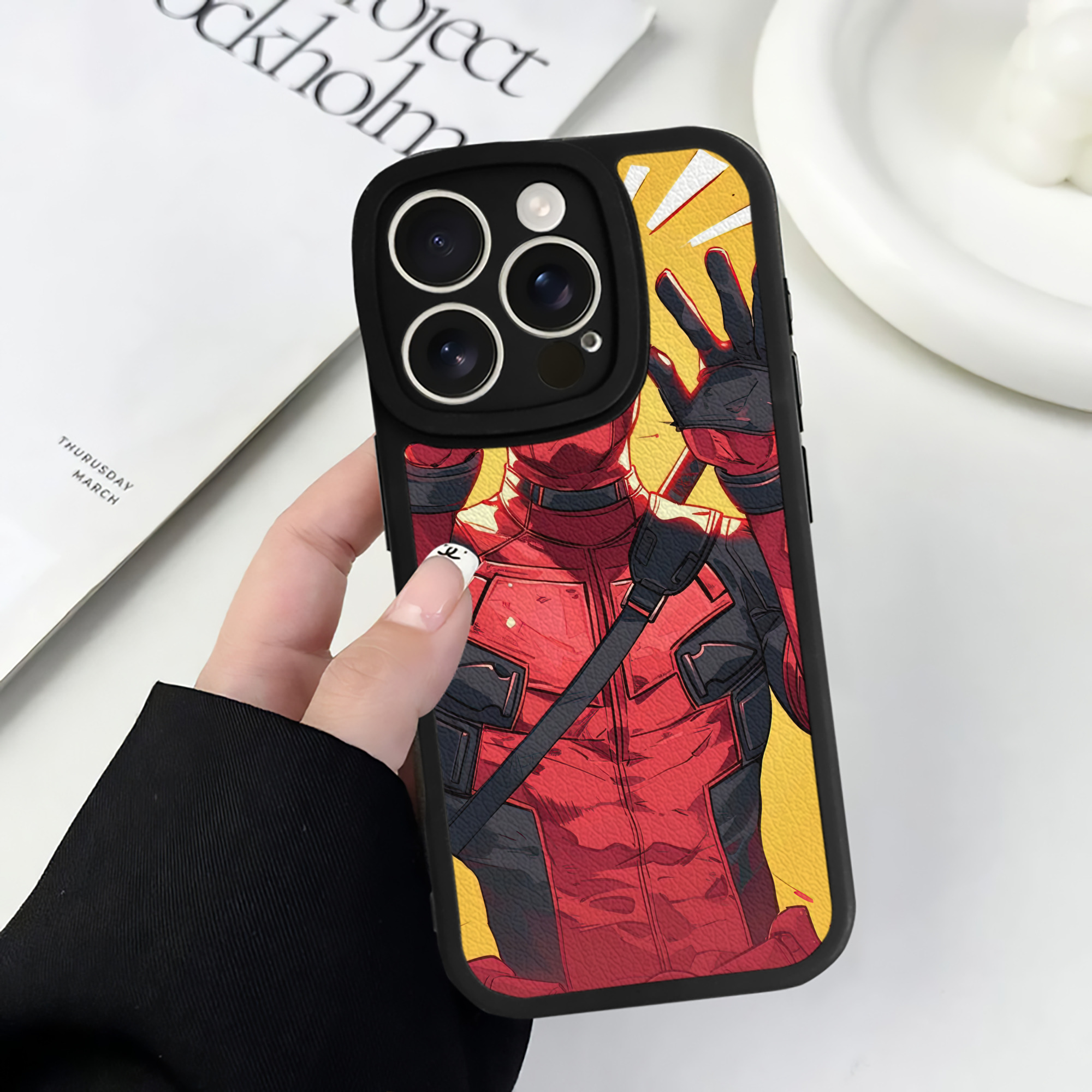 （画像用） Deadpool デッドプール 【iPhone 16シリーズ対応】シリコンスマホケース（レザー調） 材質：シリコン